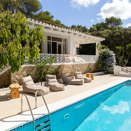 Caterina Authentic In Quiet, Wooded Area