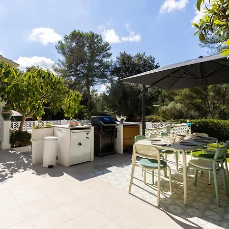 Caterina Authentic In Quiet, Wooded Area Vila Es Mercadal