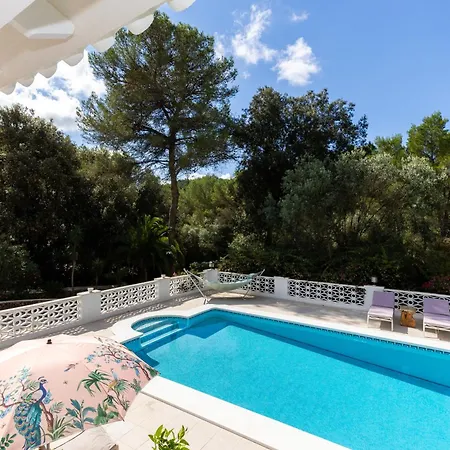 Caterina Authentic In Quiet, Wooded Area