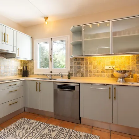 Caterina Authentic In Quiet, Wooded Area * Es Mercadal